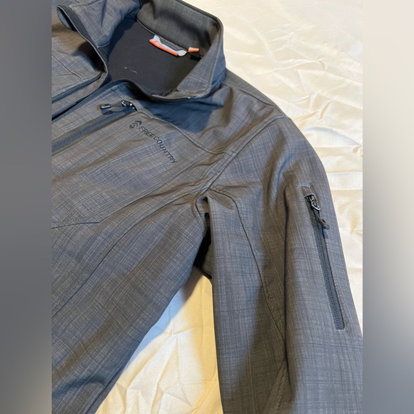 Free Country Men's Soft Shell Zip Up High Neck
Outdoor Jacket - Picture 3 of 5